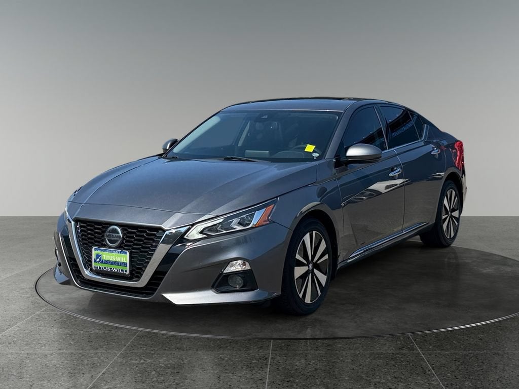 2019 Nissan Altima — rear three-quarter view