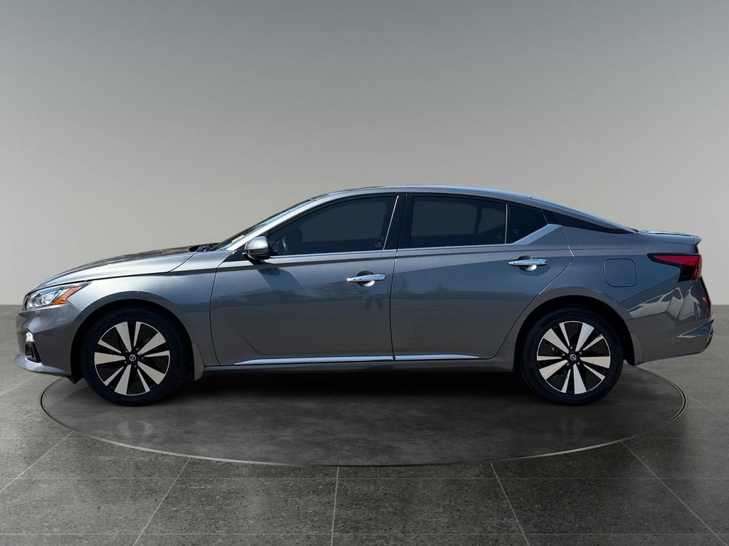 2019 Nissan Altima — detail view