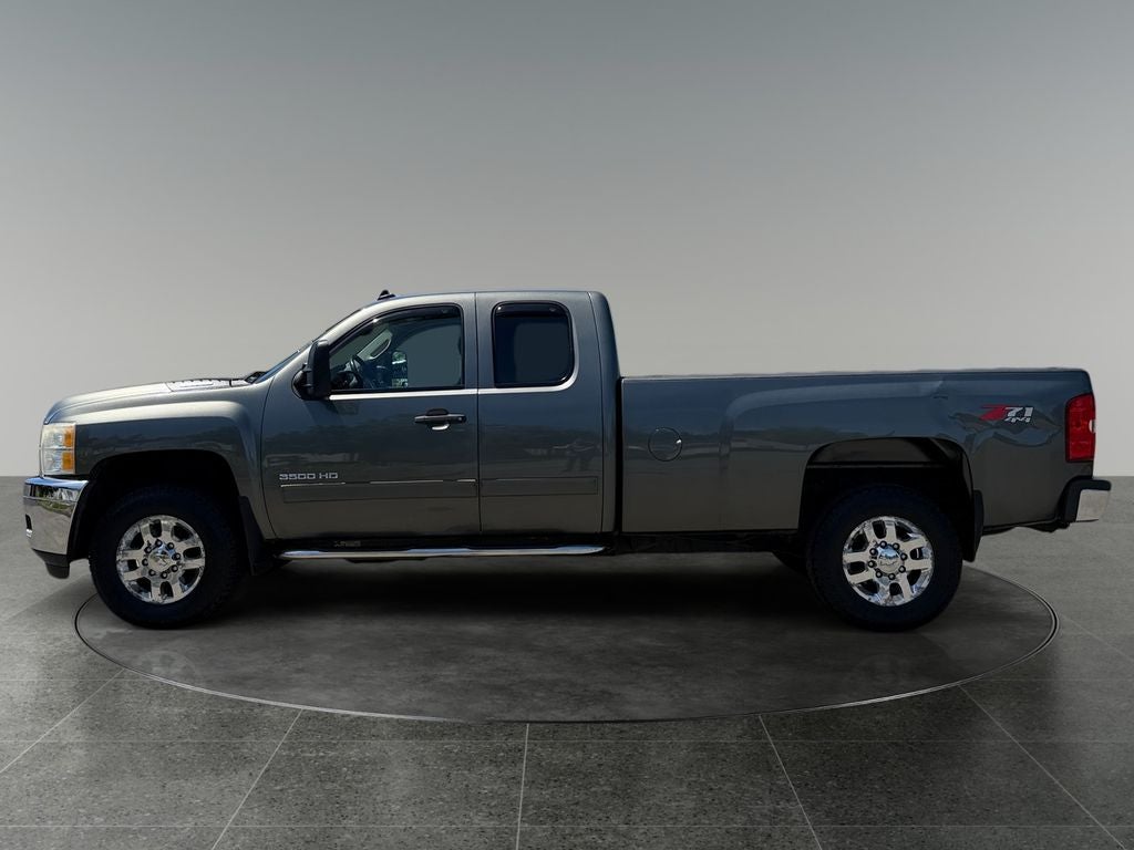2011 Chevrolet Silverado 3500HD — detail view