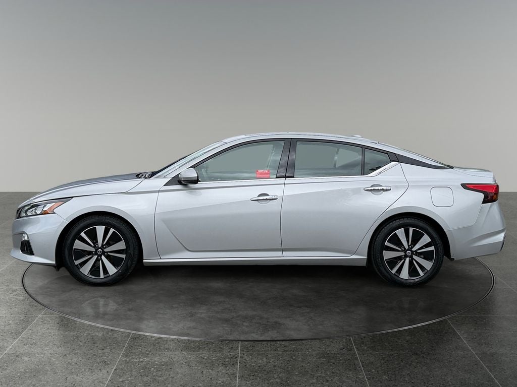 2019 Nissan Altima — detail view